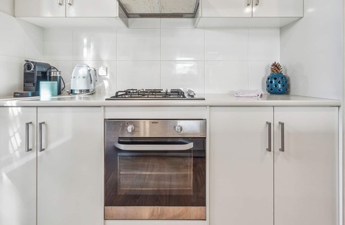 Kilburn House | 3BR 2BA Townhouse, Park View, Walk to Cafés