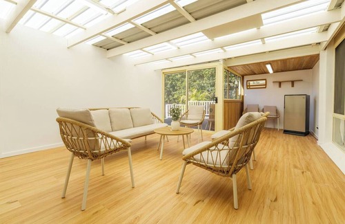 Stanhope Gardens House | 3BR Guesthouse + Sunroom Near Stanhope Leisure