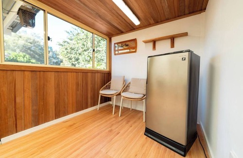 Stanhope Gardens House | 3BR Guesthouse + Sunroom Near Stanhope Leisure
