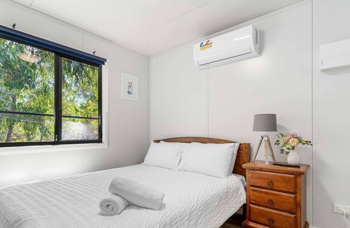 Bouvard Other | 3BR nature lovers’ cottage full of rustic charm, walk to estuary
