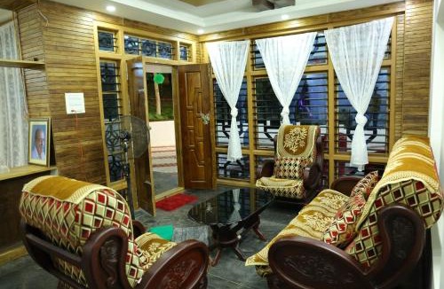 Thodupuzha Apartment | 4 Bed Flat - Sleeps 8 - Pets - Smoking - Parking