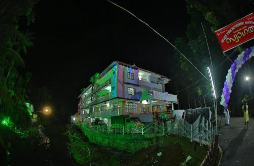Thodupuzha Apartment | 4 Bed Flat - Sleeps 8 - Pets - Smoking - Parking