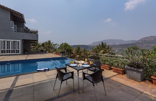 Paud Villa | 4 Bed Villa - Sleeps 8 - Private Pool - Mtn Views