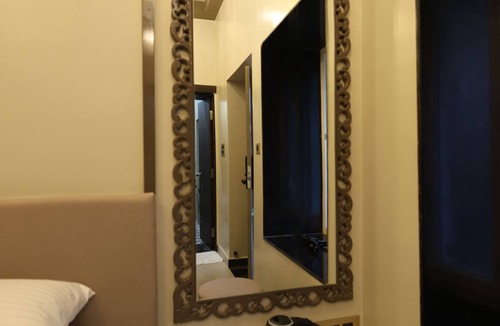 Varanasi Bed & Breakfast | 4-bedroom bed & breakfast in tranquil Varanasi with AC