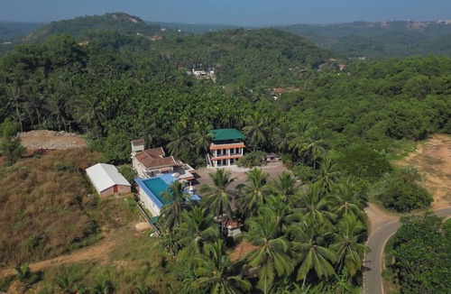 Adyar House | 4-bedroom house in enchanting Bantwal with WiFi, AC. Enjoy your stay