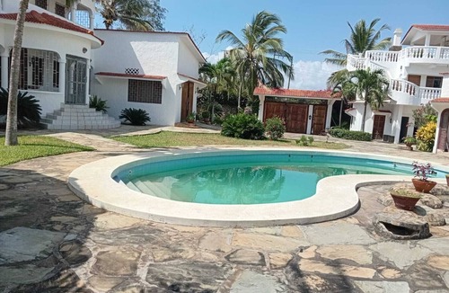 Diani Beach Villa | 4-bedroom Sublime villa Elite Lux in Diani Beach with Pool, beach front access