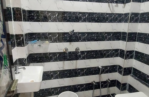 Ujjain Hotel | 4 minutes From Mahakaleshwar Temple ! Family-sized Fully Clean With Free Wifi