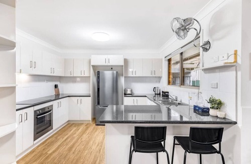 Ormiston House | 4Beds/Near water/Pool & Forest Views@Orminston