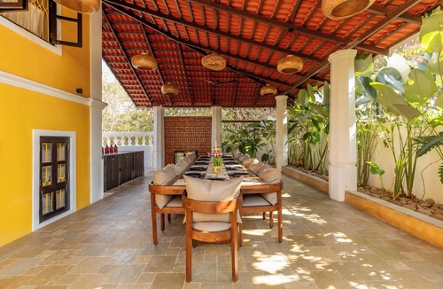Chikhli Villa | 4BHK Heritage Villa w/Private Pool a perfect hideout - SorrisoDoSol