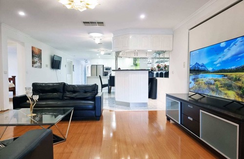 Sunshine West House | 5 bedrooms Spacious home