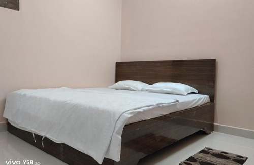 Jabalpur Hostel | 5 Star Yatri Vishram AC & Non AC Dormitory
