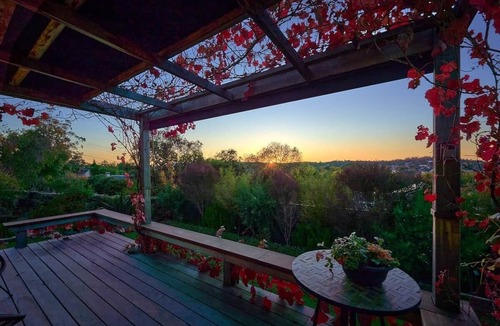 Castlemaine Apartment | ‘52Views’ a private hilltop retreat with panoramic views