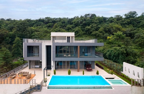 Kadadhe Villa | 5BHK Green Atlas Villa with Infinity Pool, Turf, Games and Theatre