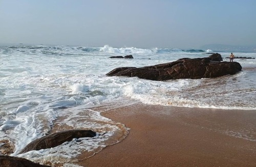 Visakhapatnam Apartment | 6 Beach facing Hotel Suites in Lovely R.K. Beach, Visakhapatnam, with AC, WiFi