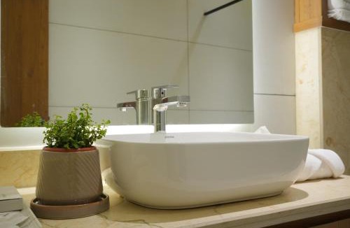 Kolenchery Apartment | 6 BHK Serviced Apartment beside Kolencherry MOSC Hospital