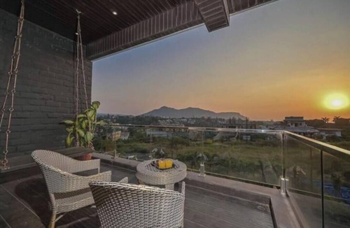 Kurvande Villa | 6BHK Chaos Mansion By Jalanta Stay