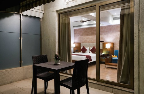 Clover Park Hotel | 7 Apple Hotel - Viman Nagar Pune