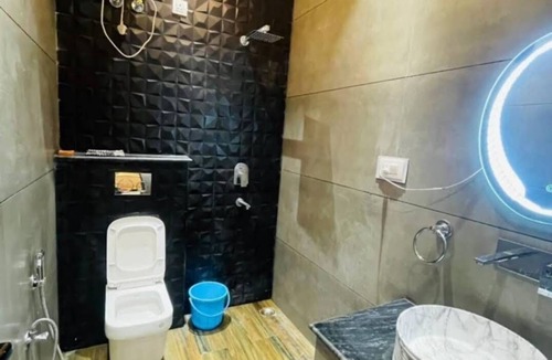 Gurugram House | 7-bedroom farmhouse in gorgeous Gairatpur Bas Gurgaon with AC, WiFi