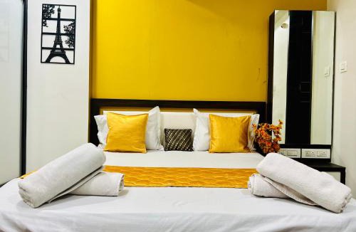 Rajkot Bed & Breakfast | 7 Seasons Palm Suite with Sky Orbit, Balcony, Swimming pool, WIFI, Playground