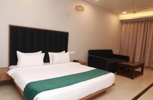 Jabalpur Hotel | 7 VACHAN LAWNS AND BANQUET