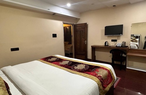 Varanasi Hotel | 8-room hotel in wonderful Varanasi with WiFi, AC. Enjoy your stay