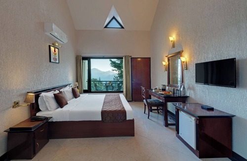 Bhimtal Hotel | 8fold-Pinecrest By LaRiSa, Bhimtal