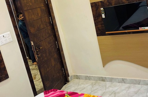 Mathura Bed & Breakfast | 9-bedroom bed & breakfast in enchanting Mathura with AC, WiFi