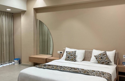 Vallabh Vidhyanagar Hotel | 9-bedroom hotel in perfect Anand with AC and fitness room