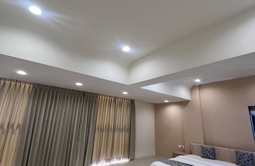 Vallabh Vidhyanagar Hotel | 9-bedroom hotel in perfect Anand with AC and fitness room