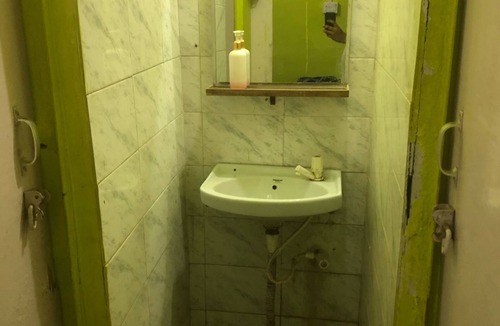 Shahjahanpur Hotel | 9-room hotel in fabulous SPN with AC, WiFi, fitness room