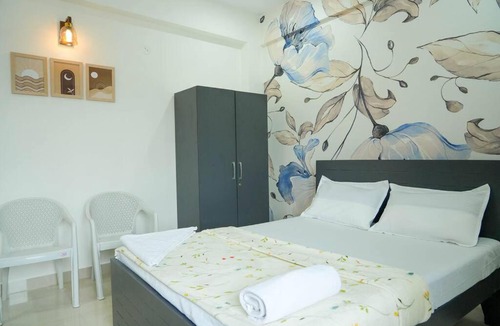 Gachibowli Apartment | A/C room with Queen Bed Gachibowli