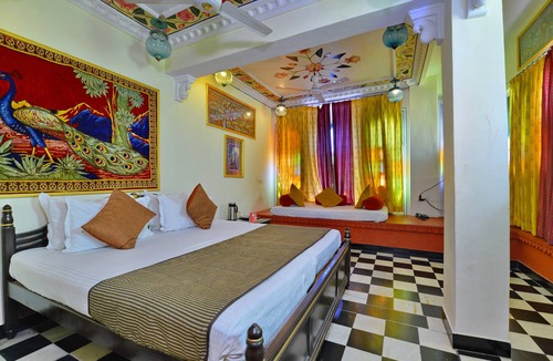 Udaipur City Centre House | A.C. room with swimming pool (cool,chill, relax)
