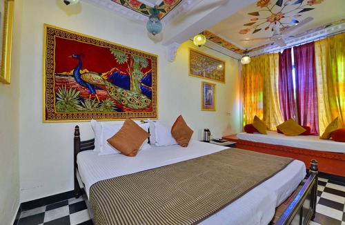 Udaipur City Centre House | A.C. room with swimming pool (cool,chill, relax)
