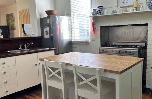 Melville Forest Cottage | A charming cottage with picturesque rural views over surrounding rural farm land