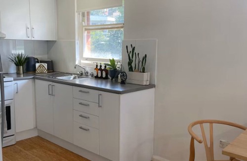 Cronulla House | A Cozy 1BR in Cronulla – Walk to Beach & Shops U4