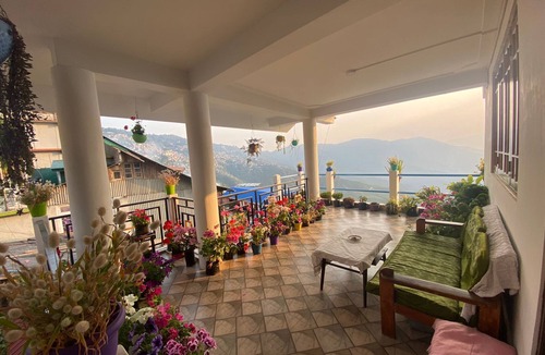 Darjeeling House | A cozy boutique homestay at Darjeeling. Be one step closer to paradise.
