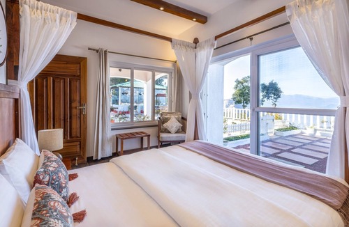 The Mall Road House | A Luxurious Mountain Bungalow with stunning views