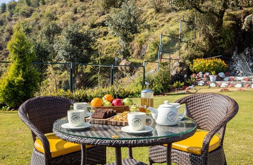 The Mall Road House | A Luxurious Mountain Bungalow with stunning views