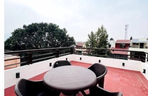 Rishikesh Apartment | A room facing the holy Ganges