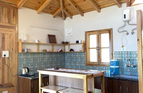 Gagar Apartment | A wooden cottage in an fruits orchard facing Himalayas
