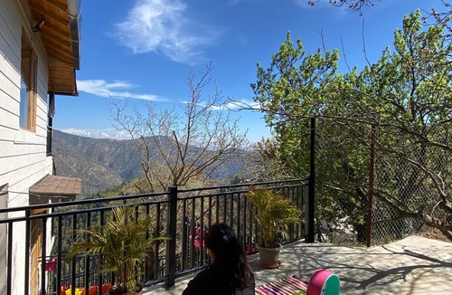 Gagar Apartment | A wooden cottage in an fruits orchard facing Himalayas