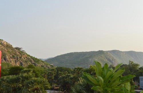 Rajgir Hotel | Aakarsh Hill View Hotel