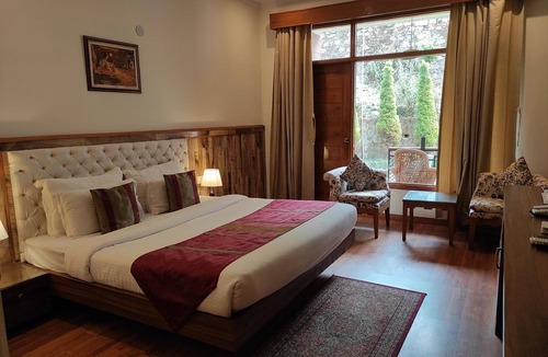 Bhimtal Hotel | Aaroham The Watergate Hotel