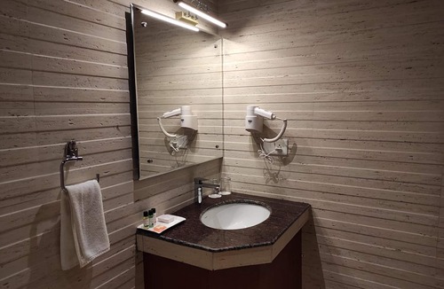 Bhimtal Hotel | Aaroham The Watergate Hotel