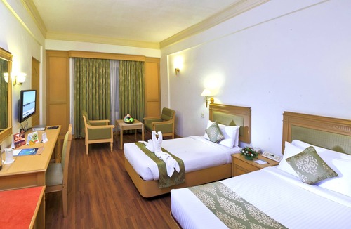 Shenoys Hotel | Abad Atrium