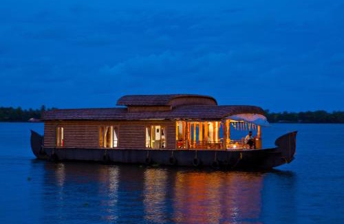 Kumarakom Boat Rental | Abad Premium House Boat