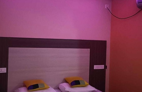 Ninnimamidi Hotel | Abhitej inn