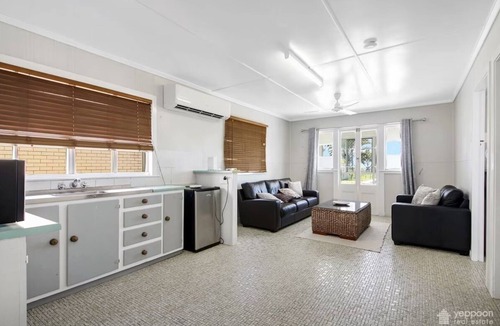 Yeppoon House | ABSOLUTE BEACHFRONT WITH A POOL