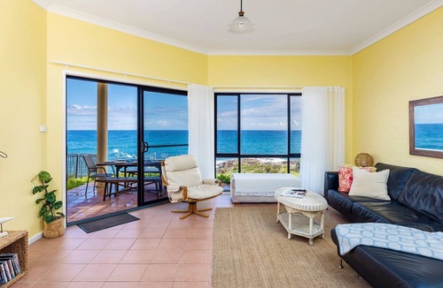 Fishermans Bay House | Absolute Oceanfront - Portovenere Fishermans Bay - Watch The.