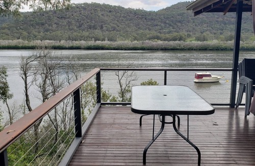 Gunderman House | Absolute waterfront home on the Hawkesbury River perfect for fishing & relaxing